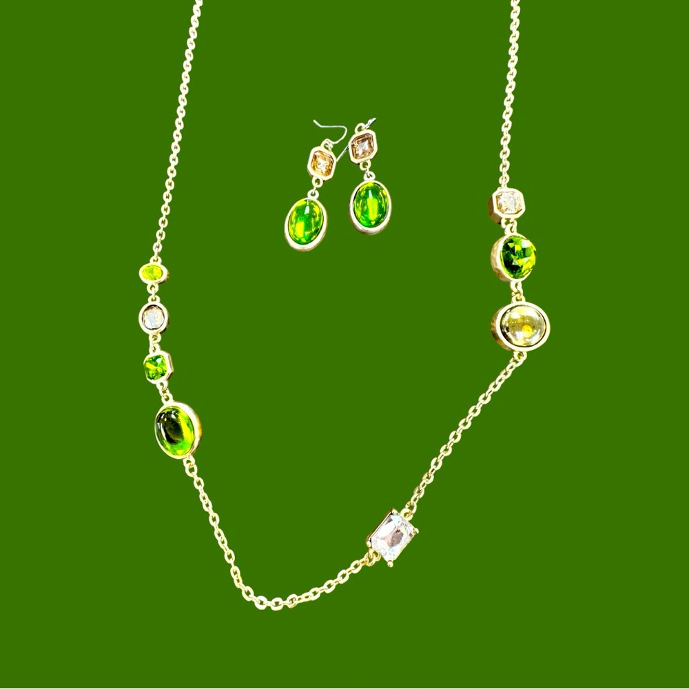 Vintage Inspired Faux Gems on Goldtone necklace with matching earrings